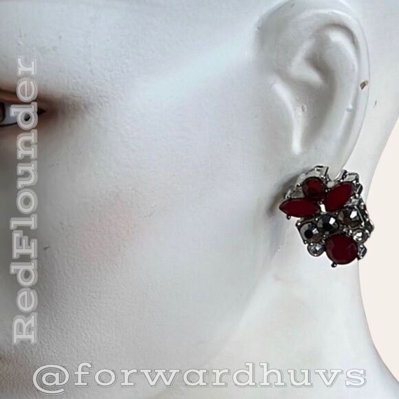 Vintage Unmarked Rhinestone Earrings - Picture 3 of 11